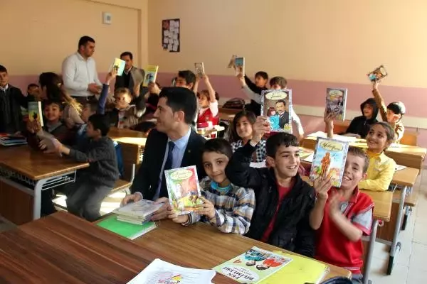 Turizimcilerden Silopi'deki Terör Mağduru Öğrencilere Kitap Yardımı