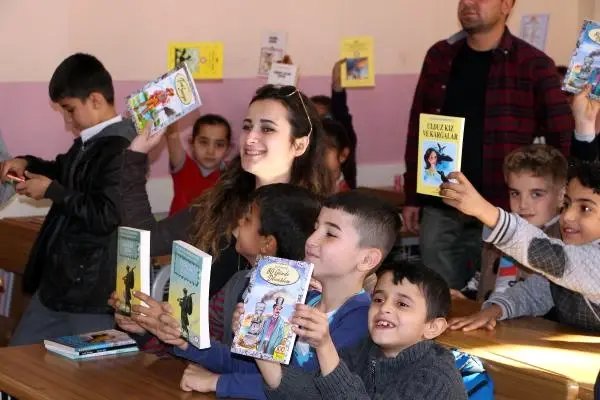 Turizimcilerden Silopi'deki Terör Mağduru Öğrencilere Kitap Yardımı