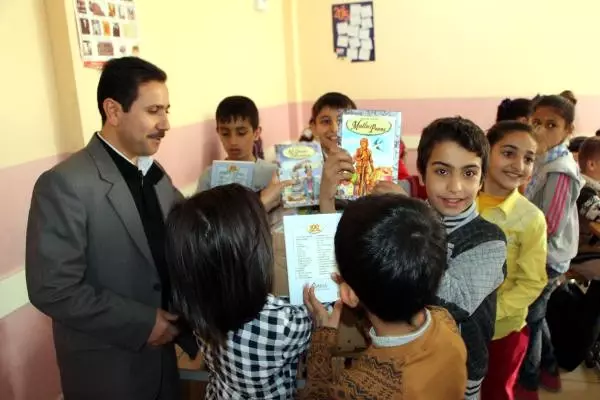 Turizimcilerden Silopi'deki Terör Mağduru Öğrencilere Kitap Yardımı