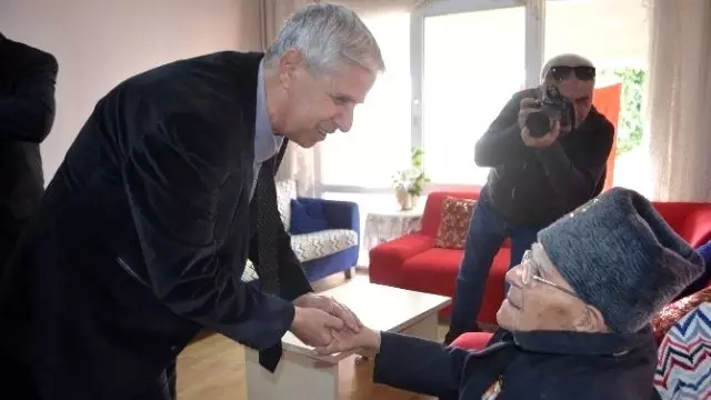 Söke İlçe Protokolünden Huzur Evi�ne Yaşlılar Haftası Ziyareti Haberler