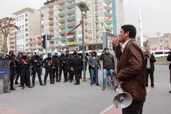 HDP'li Vekil Megafonla Polise Seslendi: Niye Müdahale Ediyorsunuz