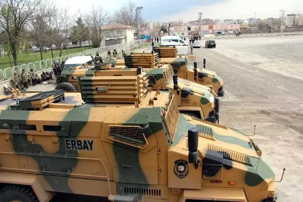 HDP'li Vekil Megafonla Polise Seslendi: Niye Müdahale Ediyorsunuz