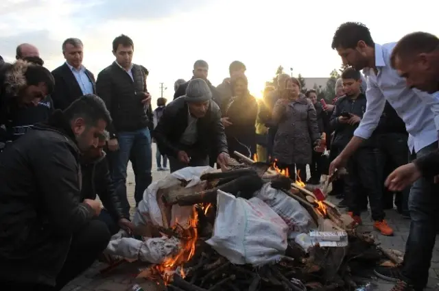 Kahramanmaraş'ta Nevruz Bayramı Sönük Geçti Kahramanmaraş'ta Nevruz Bayramı Sönük Geçti