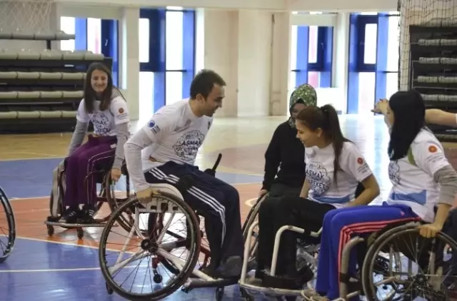 Omü'de, 'Aşmak İçin Hareket', Farkındalık Eğitimi Verildi Omü'de, 'Aşmak İçin Hareket', Farkındalık Eğitimi Verildi