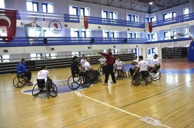 Omü'de, 'Aşmak İçin Hareket', Farkındalık Eğitimi Verildi Omü'de, 'Aşmak İçin Hareket', Farkındalık Eğitimi Verildi
