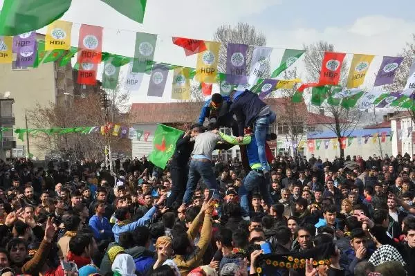 Tatvan'da Nevruz Kutlaması (2)- Yeniden Tatvan'da Nevruz Kutlaması (2)- Yeniden
