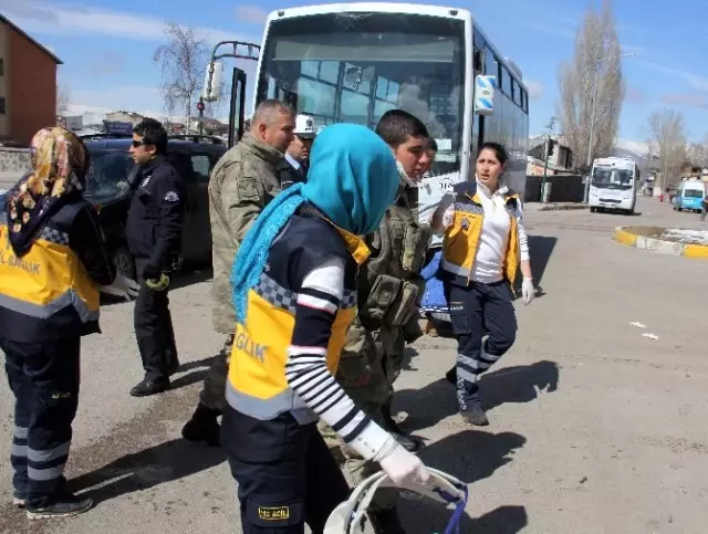 Askeri Araç ile Otobüs Çarpıştı: 4'ü Asker 6 Yaralı
