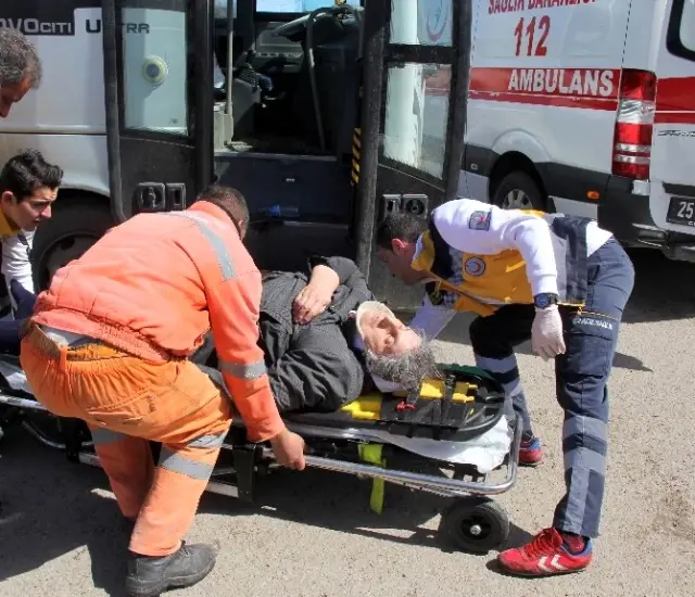 Askeri Araç ile Otobüs Çarpıştı: 4'ü Asker 6 Yaralı