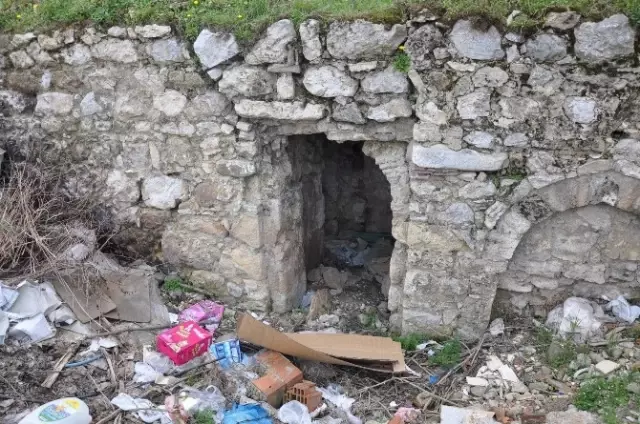 Tarihi Hamam Ayağa Kalkmayı Bekliyor Tarihi Hamam Ayağa Kalkmayı Bekliyor