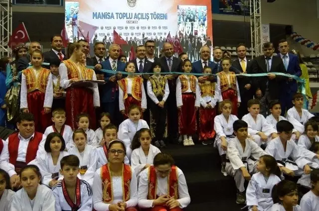 Bakan Ala, Manisa'da 2 Bin 500 Kişilik Spor Salonu Açılışını Yaptı Bakan Ala, Manisa'da 2 Bin 500 Kişilik Spor Salonu Açılışını Yaptı
