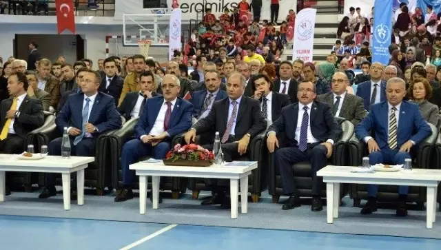 Bakan Ala, Manisa'da 2 Bin 500 Kişilik Spor Salonu Açılışını Yaptı Bakan Ala, Manisa'da 2 Bin 500 Kişilik Spor Salonu Açılışını Yaptı