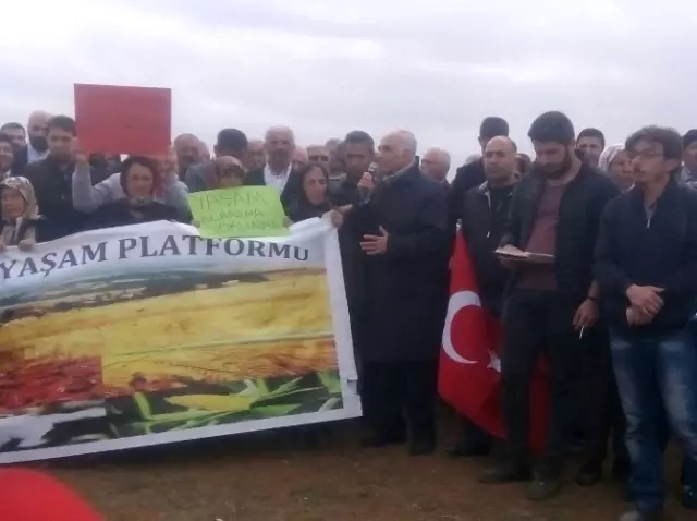 HDP ve CHP'li Vekillerden Mülteciler İçin Yapılan Çadır Kente Protesto HDP ve CHP'li Vekillerden Mülteciler İçin Yapılan Çadır Kente Protesto