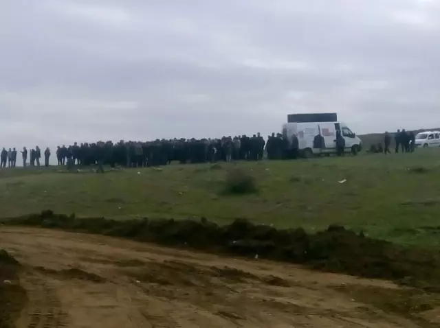 HDP ve CHP'li Vekillerden Mülteciler İçin Yapılan Çadır Kente Protesto HDP ve CHP'li Vekillerden Mülteciler İçin Yapılan Çadır Kente Protesto