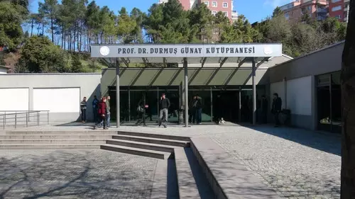 Bir Şehir İçin En Kıymetli Hazine: 24 Saat Açık Kütüphane Bir Şehir İçin En Kıymetli Hazine: 24 Saat Açık Kütüphane