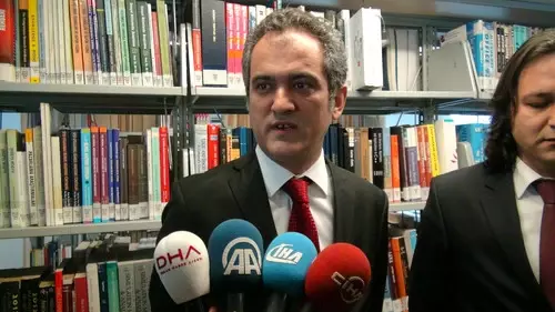 Bir Şehir İçin En Kıymetli Hazine: 24 Saat Açık Kütüphane Bir Şehir İçin En Kıymetli Hazine: 24 Saat Açık Kütüphane