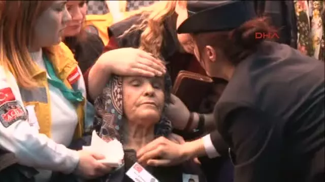 Yeniden İzmir-Şehit Annesi Evlat Acısına 4 Gün Dayanabildi Yeniden İzmir-Şehit Annesi Evlat Acısına 4 Gün Dayanabildi