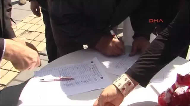 Kayseri - MHP'li Kadınlardan 'Bir Kereden Çok Şey Olur, Bir İmza da Sen At' Kampanyası