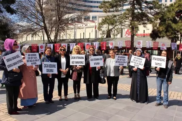 MHP'li Kadınlardan 'Bir Kereden Çok Şey Olur, Bir İmza da Sen At' Kampanyası