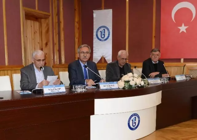 Daire Başkanı Göl: 'Günde 6 Saat Televizyon İzliyoruz, Yılda 6 Saat Kitap Okuyoruz' Daire Başkanı Göl: 'Günde 6 Saat Televizyon İzliyoruz, Yılda 6 Saat Kitap Okuyoruz'