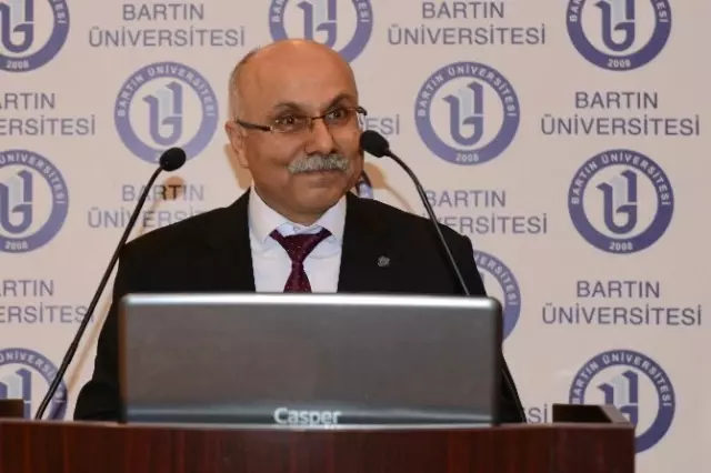 Daire Başkanı Göl: 'Günde 6 Saat Televizyon İzliyoruz, Yılda 6 Saat Kitap Okuyoruz' Daire Başkanı Göl: 'Günde 6 Saat Televizyon İzliyoruz, Yılda 6 Saat Kitap Okuyoruz'