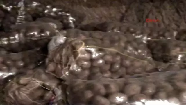 Niğde Geçen Yıl 5 Liraya Kadar Çıkan Patates, Bugün Depoda 20 Kuruş Niğde Geçen Yıl 5 Liraya Kadar Çıkan Patates, Bugün Depoda 20 Kuruş