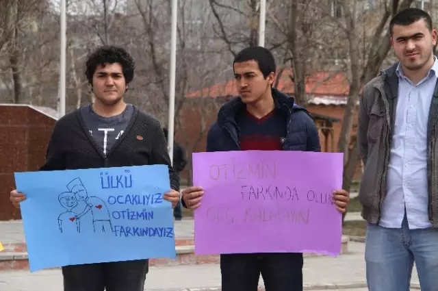 Ülkücüler Dünya Otizm Farkındalık Günü'nde Broşür Dağıttı