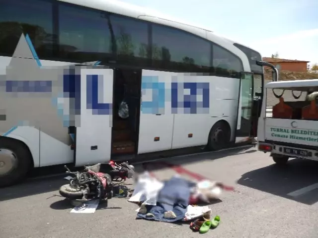 Yolcu Otobüsü Elektrikli Bisiklete Çarptı: 1 Ölü, 1 Yaralı Yolcu Otobüsü Elektrikli Bisiklete Çarptı: 1 Ölü, 1 Yaralı