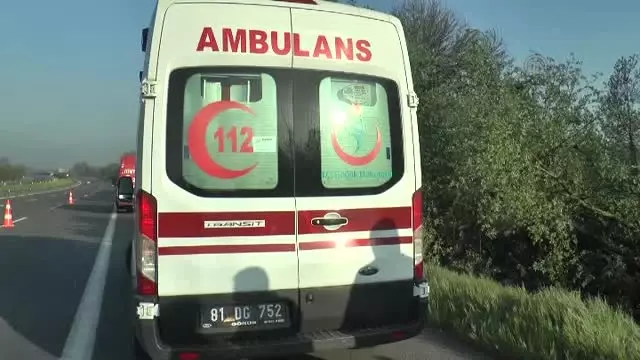 Panelvan Ağaca Çarptı: 2 Ölü, 1 Yaralı - Düzce Panelvan Ağaca Çarptı: 2 Ölü, 1 Yaralı - Düzce