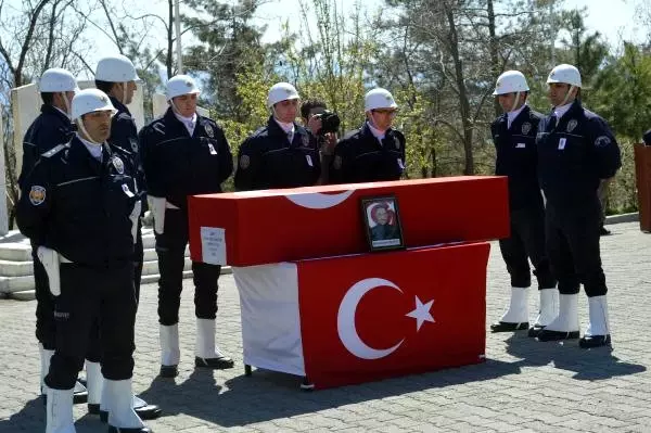 Silopi Şehidi Özel Harekat Polisi Törenle Uğurlandı