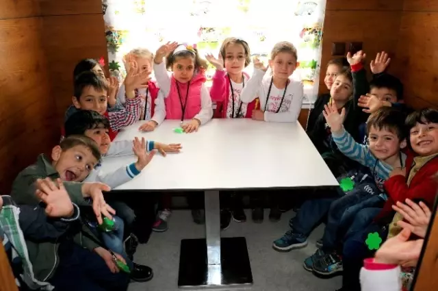 Tren Kütüphane Miniklerin İlği Odağı Oldu Tren Kütüphane Miniklerin İlği Odağı Oldu