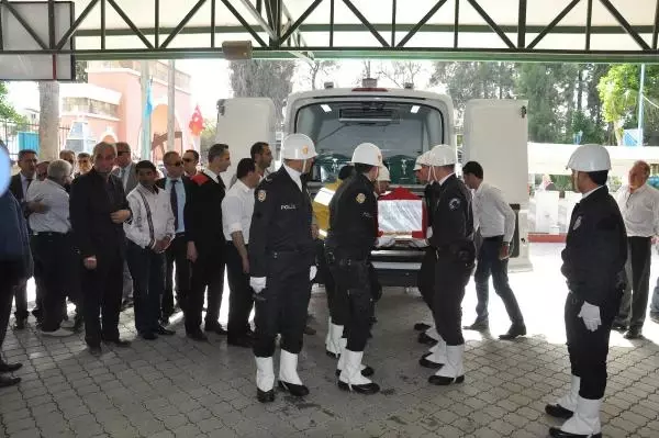 Tunceli'de Kazada Yaralanan Polis Memuru Şehit Oldu (4) Tunceli'de Kazada Yaralanan Polis Memuru Şehit Oldu (4)