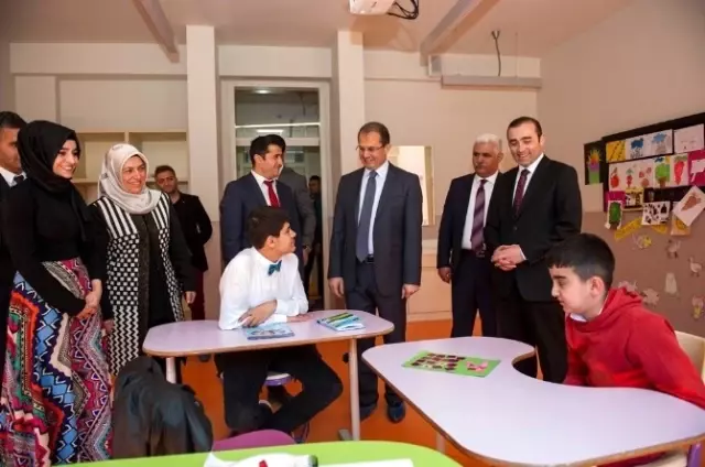 Van'da Dünya Otizm Farkındalık Günü Etkinliği