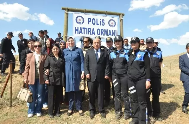 Aksaray'da Her Şehit İçin 10 Fidan Dikildi Aksaray'da Her Şehit İçin 10 Fidan Dikildi