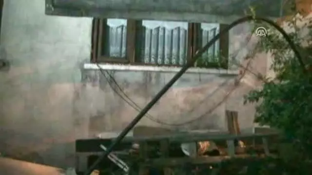 Evin Balkonu Çöktü: 3 Yaralı Evin Balkonu Çöktü: 3 Yaralı