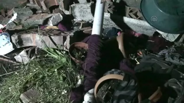 Evin Balkonu Çöktü: 3 Yaralı Evin Balkonu Çöktü: 3 Yaralı