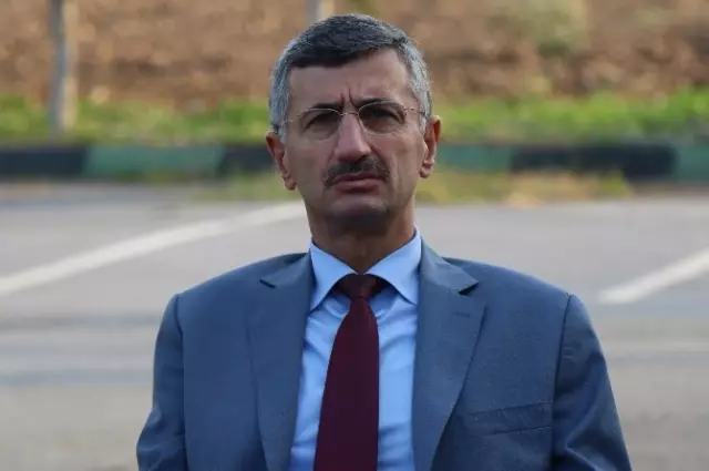 Manisa Valisi Bektaş'tan Akhisarspor'a Moral Ziyareti Manisa Valisi Bektaş'tan Akhisarspor'a Moral Ziyareti