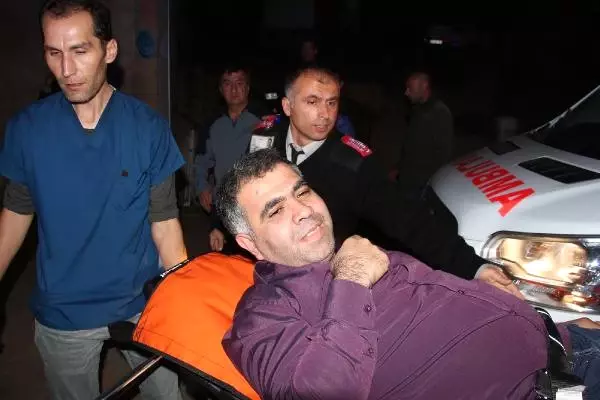 Sigara İçmek İçin Çıktıkları Balkon Çöktü: 3 Yaralı Sigara İçmek İçin Çıktıkları Balkon Çöktü: 3 Yaralı