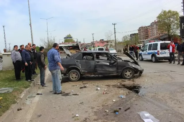 Çarşamba'da Trafik Kazası: 3 Yaralı Çarşamba'da Trafik Kazası: 3 Yaralı