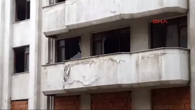 Düzce - Binada Mahsur Kalan Köpeği İtfaiye Kurtardı Düzce - Binada Mahsur Kalan Köpeği İtfaiye Kurtardı