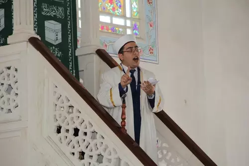 Genç Hatipler, Hutbeyi En Güzel Şekilde Okumak İçin Minbere Çıktı Genç Hatipler, Hutbeyi En Güzel Şekilde Okumak İçin Minbere Çıktı