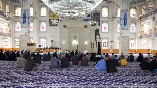 Genç Hatipler, Hutbeyi En Güzel Şekilde Okumak İçin Minbere Çıktı Genç Hatipler, Hutbeyi En Güzel Şekilde Okumak İçin Minbere Çıktı