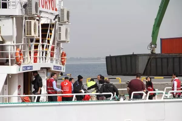 Midilli Adası'ndan Yeni Mülteci Grubu Dikili Limanı'na Geldi (3) Midilli Adası'ndan Yeni Mülteci Grubu Dikili Limanı'na Geldi (3)