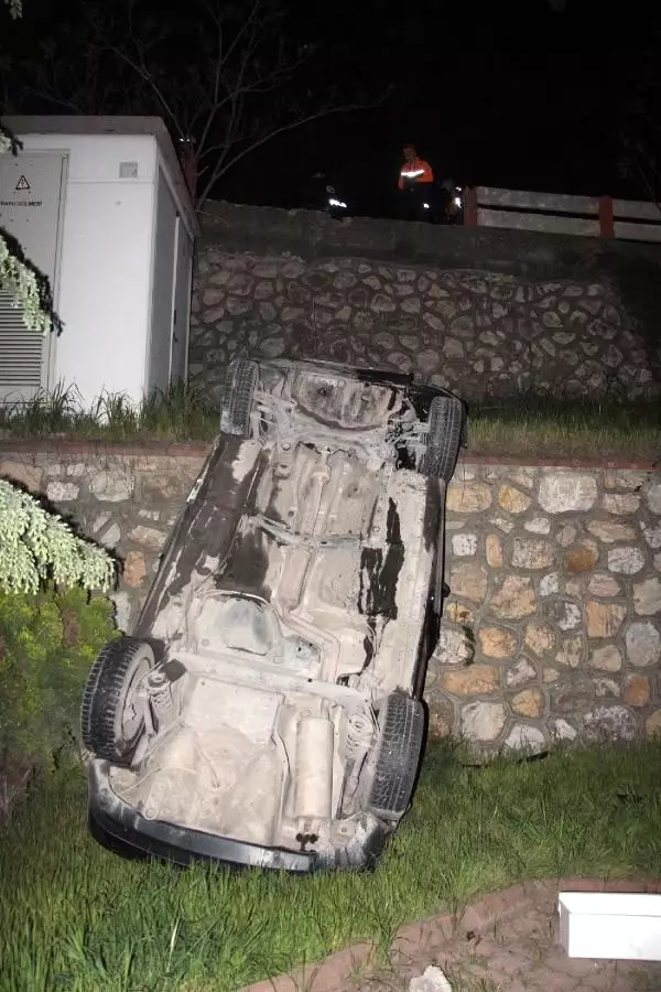 Otomobil 10 Metreden Tso'nun Bahçesine Uçtu Otomobil 10 Metreden Tso'nun Bahçesine Uçtu