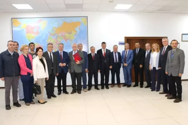 Saü Öğretim Üyesi Prof.dr. Musa Akoğlu'na 'Yılın Hekimi' Ödülü Verildi Saü Öğretim Üyesi Prof.dr. Musa Akoğlu'na 'Yılın Hekimi' Ödülü Verildi