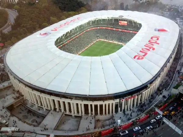 İzmir'de Vodafone Arena Kıskançlığı