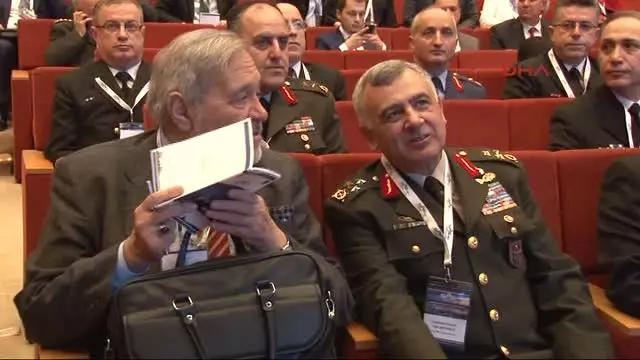Deniz Kuvvetleri Komutanı Bostanoğlu: Çeşitli Sıkıntılar Çıkarmasına Rağmen İşbirliği Yürütmeye...