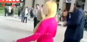 Mısır'da Bir Kadın Pembe Giydiği İçin Taciz Edildi!