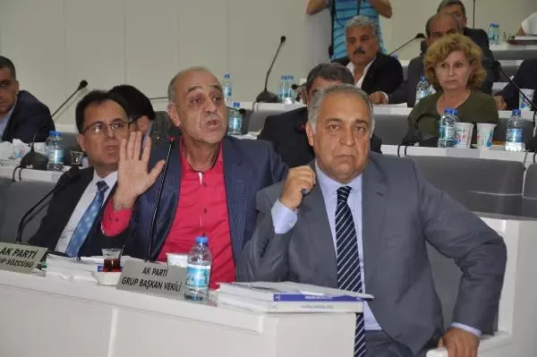 İzmir Büyükşehir'de Gergin Oylama