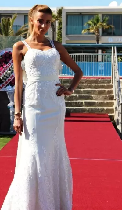 Özge Ulusoy Gelin Oldu
