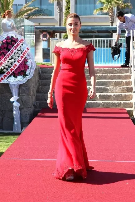 Özge Ulusoy Gelin Oldu